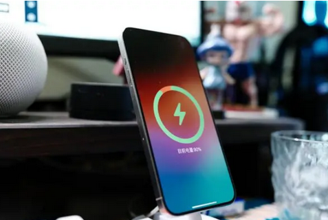 崇明苹果15换屏服务分享用什么充电器给iPhone15充电更好 